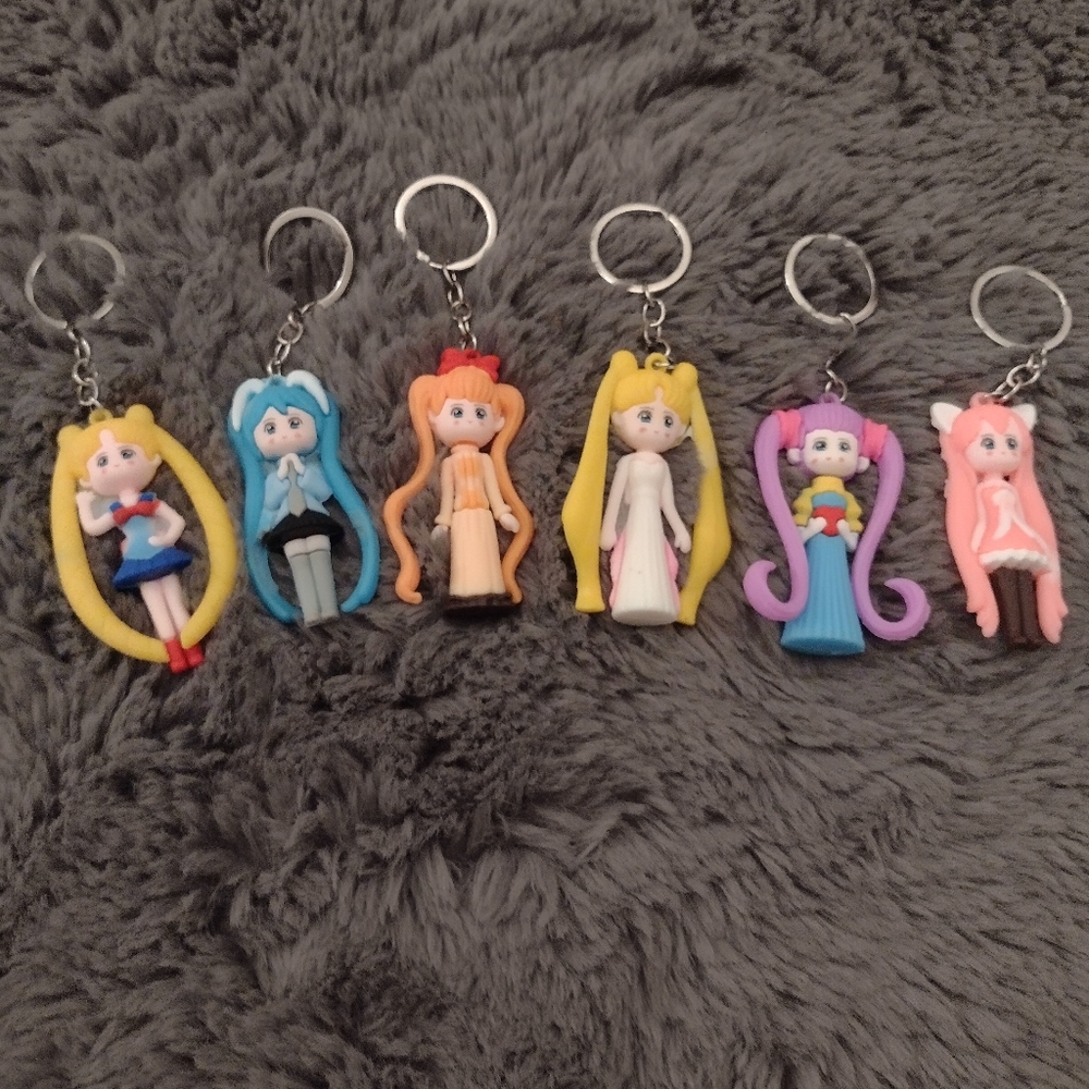 Sailor Moon 6 Figures KeyChain Collection.